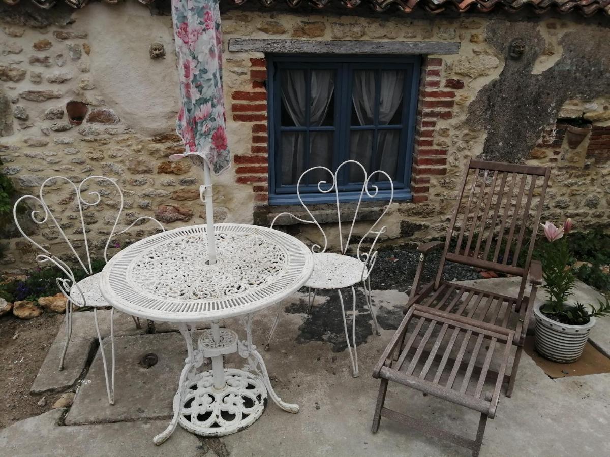 Gatekeepers Cottage Tiny House, Taize, Deux-Sevres, Velo Francette Bagian luar foto