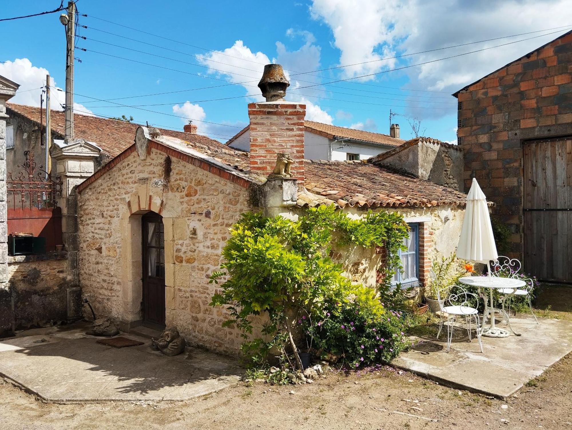 Gatekeepers Cottage Tiny House, Taize, Deux-Sevres, Velo Francette Bagian luar foto